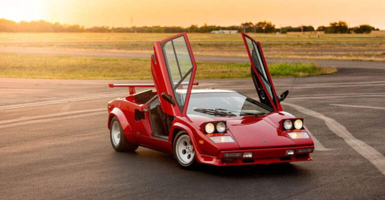 13 Outrageous ’70s Cars We Thought Were Totally Cool