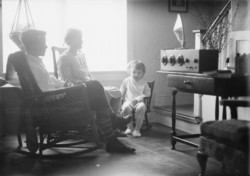 Family Radio Hour, 1940s