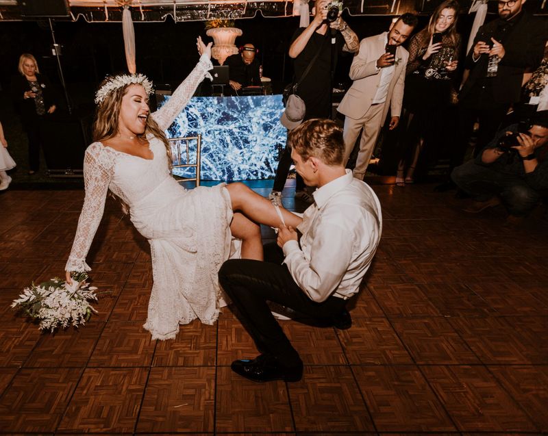 Garter Toss Spectacle