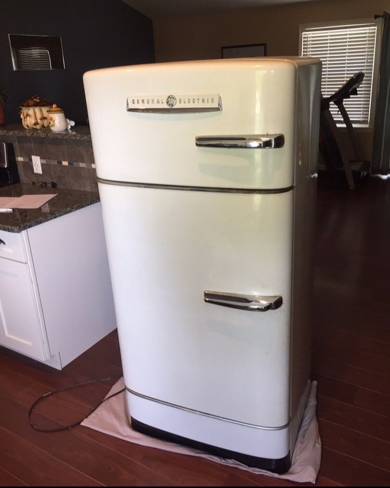 Pin-Up Refrigerator