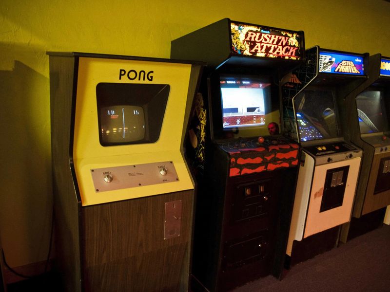 Pong (Arcade Game)