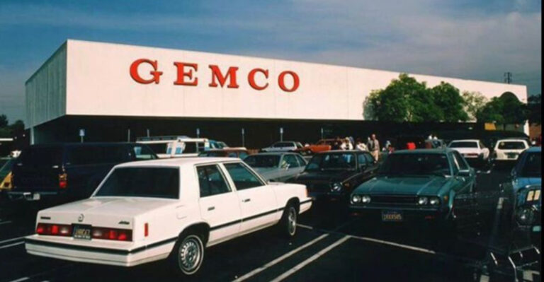 12 Insanely Popular Chain Stores from the ’60s and ’70s That No Longer Exist