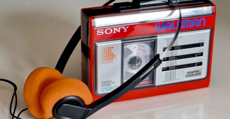 15 Strange Things People Did With Their Walkman That Today’s Kids Couldn’t Relate To