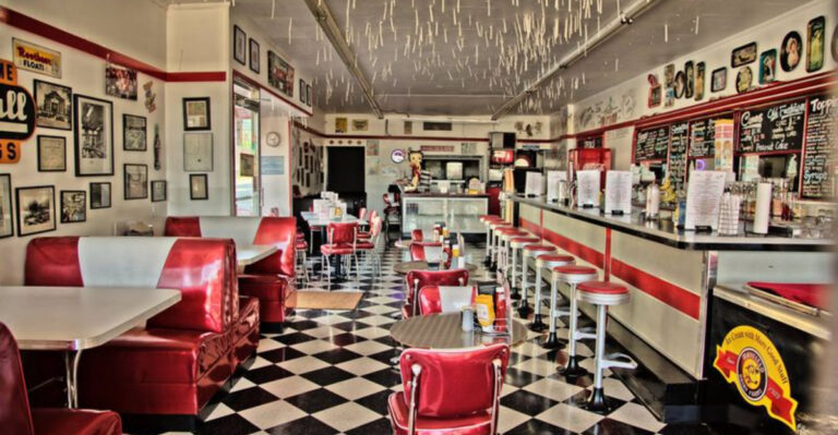 17 Most Iconic American Diners Of The ’50s And ’60s