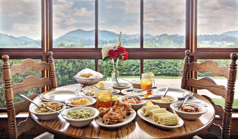 Georgia: Classic Southern Cuisine