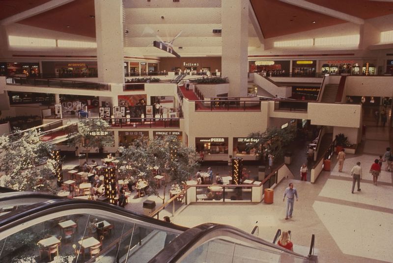 Going to the Mall, 1985