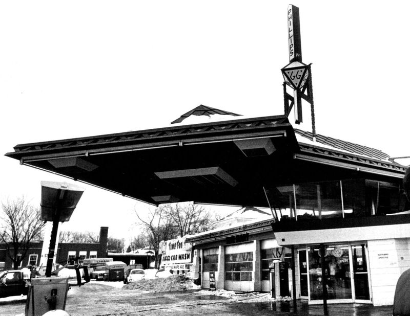 Luxury gas station in 1958