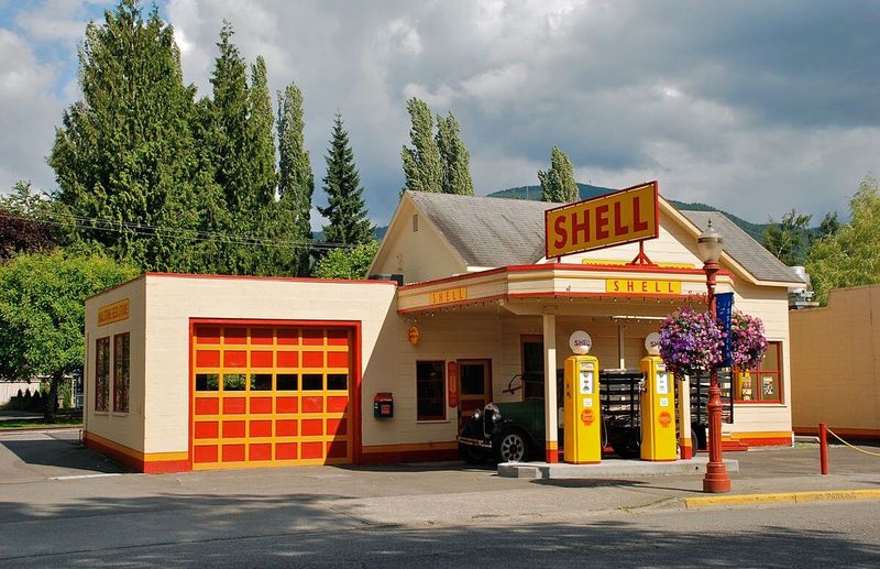 Retro gas station