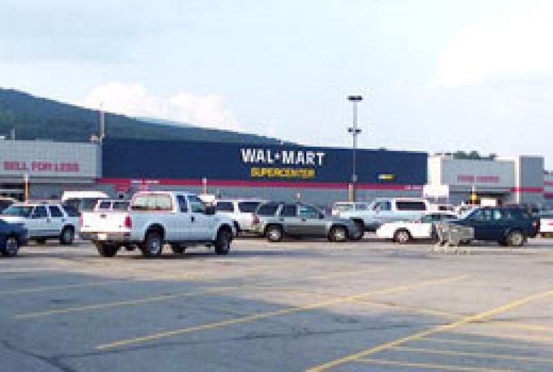 Walmart: The First Supercenter in 1988