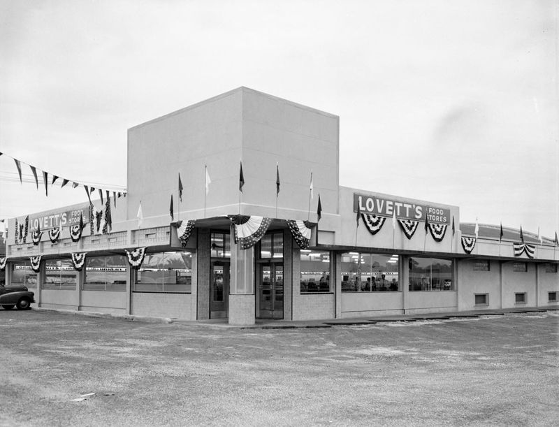 Winn-Dixie: Lovett's Meat Department in 1946