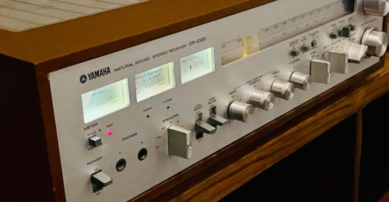 15 Incredible Photos Of What Stereos Looked Like In The 1970s