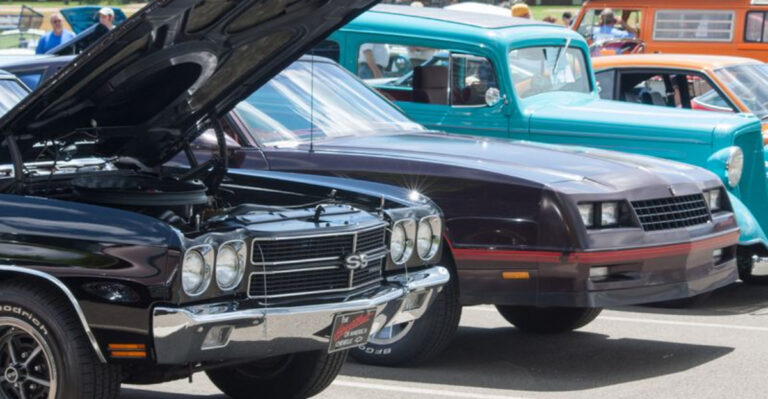 17 Photos That Prove Car Shows Were Definitely Better In The 20th Century