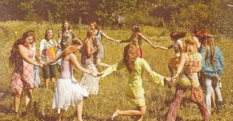 20 Incredible Vintage Photos From The Hippie Revolution (1960s-1970s)