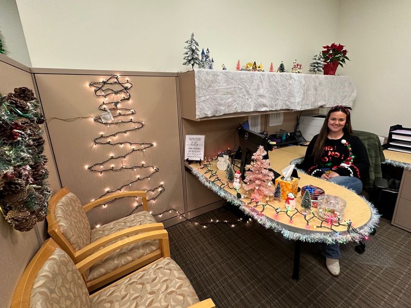 Holiday Desk Decorating Contests
