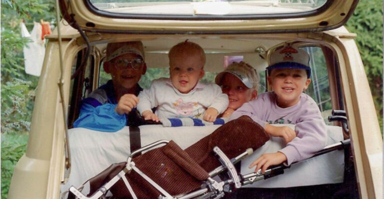 15 Ways Kids Survived Long Road Trips Before Tablets And Wi-Fi Existed