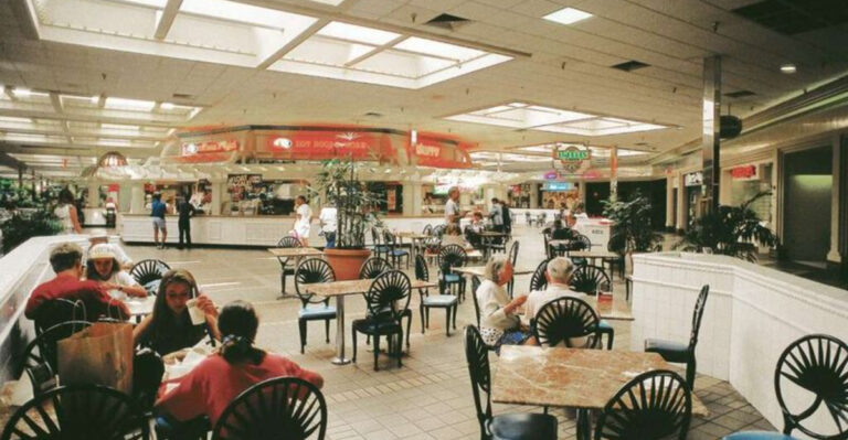 16 Things Every Kid Did At The Mall In The ’80s And ’90s That Don’t Happen Anymore