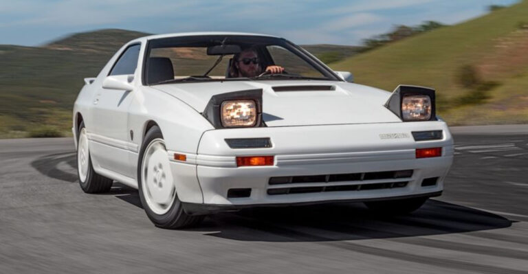 17 Vintage Photos Of People’s Cars And Bikes In The Electric Eighties