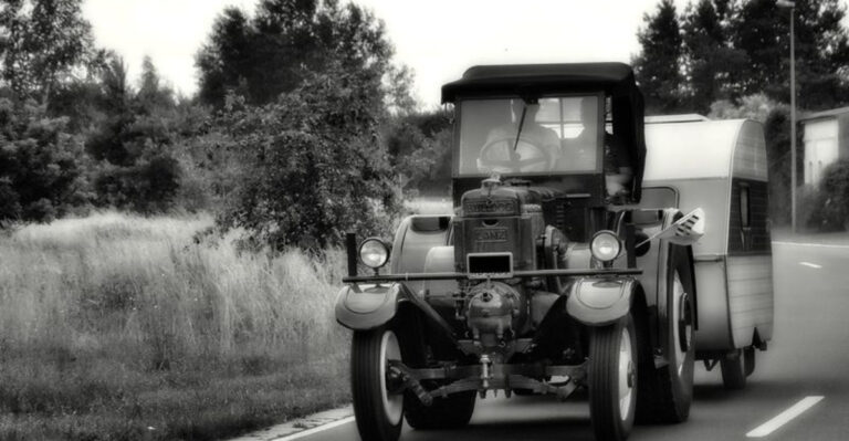 17 Vintage Tractor Photos That Absolutely Prove Farming Was Always Cool