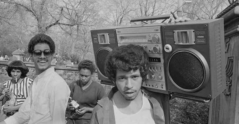 21 Retro Photos That Capture The Spirit Of ’70s Teen Life