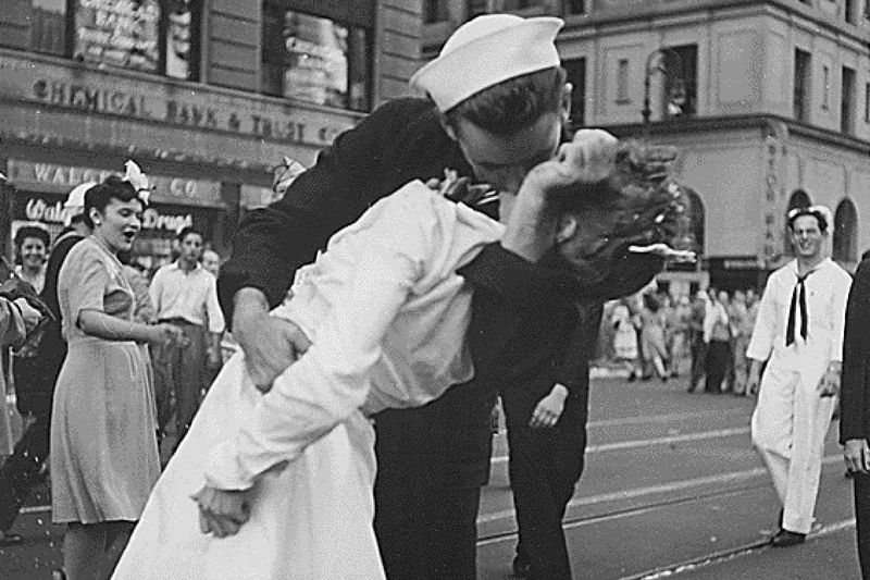 Sailor Kissing a Nurse in Times Square (1945)