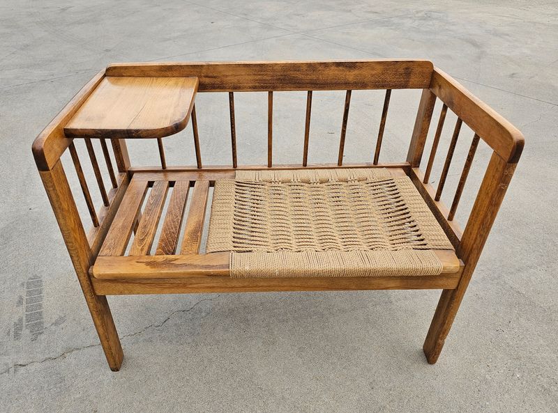 Gossip Bench: Social Connection Station