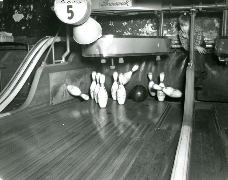Bowling Alley Pinsetter