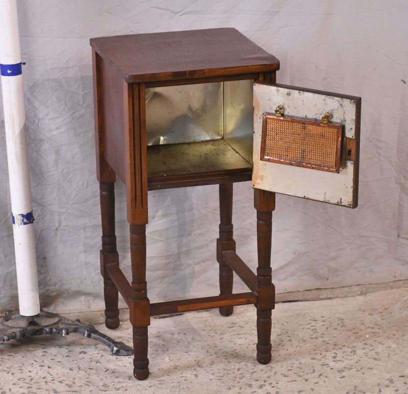 Smoking Stand: The Conversation Companion