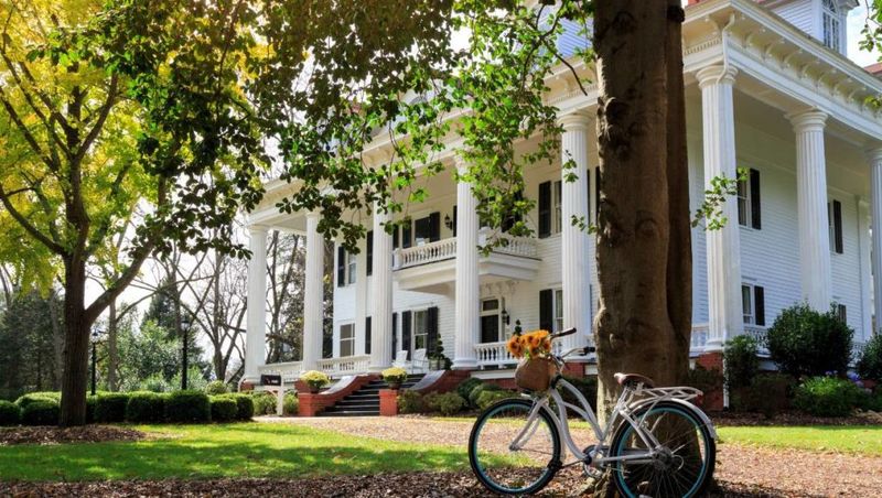 Gone with the Wind: Georgia's Antebellum Grandeur