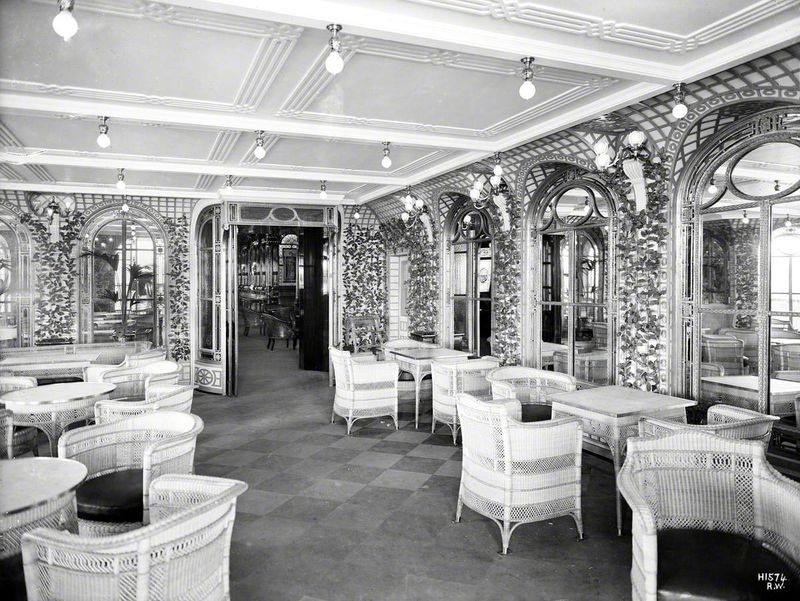 Verandah Café Charm