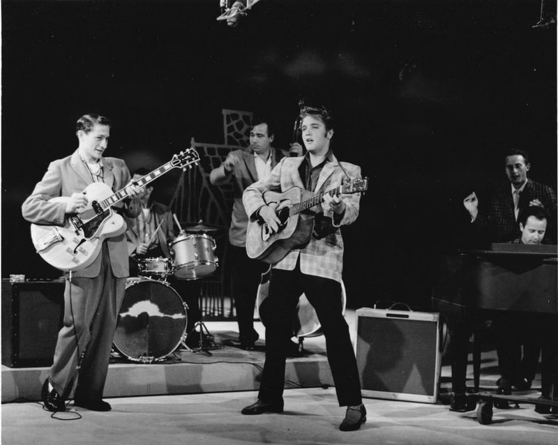 Elvis Presley Rises to Fame (Mid-1950s)
