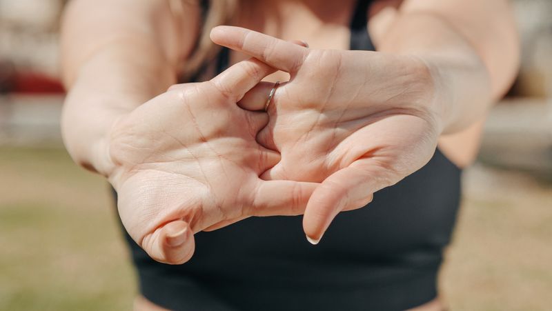 Knuckle-Cracking Causes Arthritis? Nope!