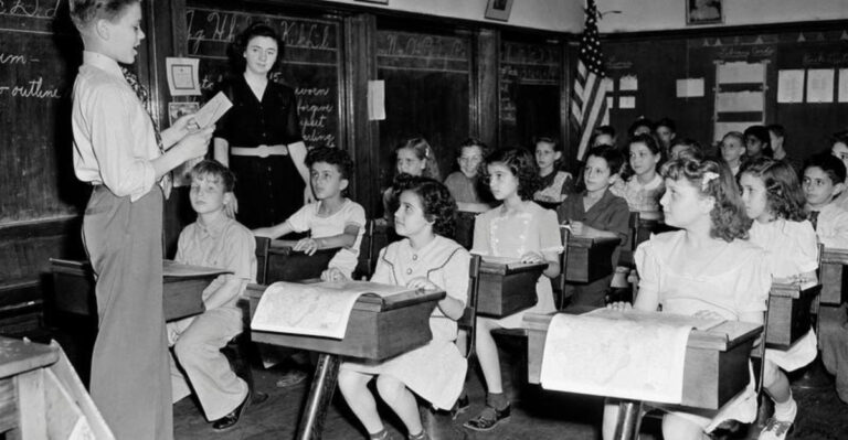 18 Shocking Vintage Photos Of What Classrooms Looked Like In The 1950s