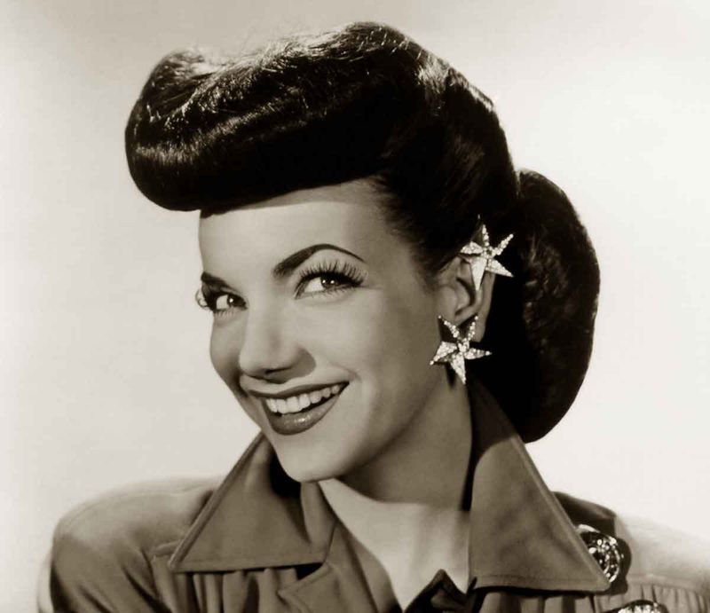 The Pompadour Pouf