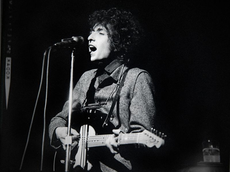 Bob Dylan's Electric Controversy