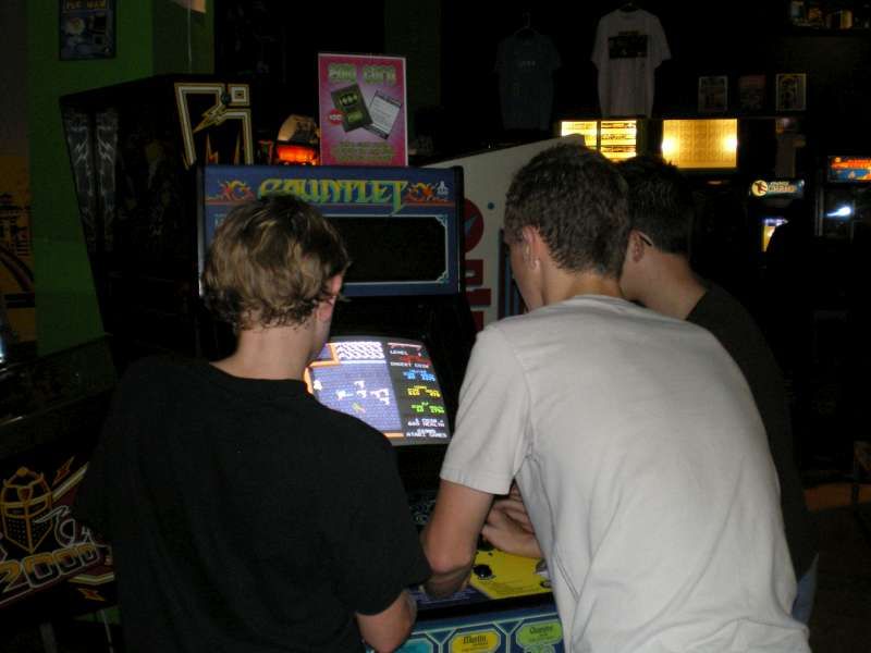 Two-Player Cooperative Bonding